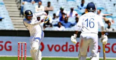 India's batsman Shubman Gill (L) plays a shot as teammate Mayank Agarwal looks on, in Melbourne, Australia, Dec. 29, 2020. (AFP PHOTO)