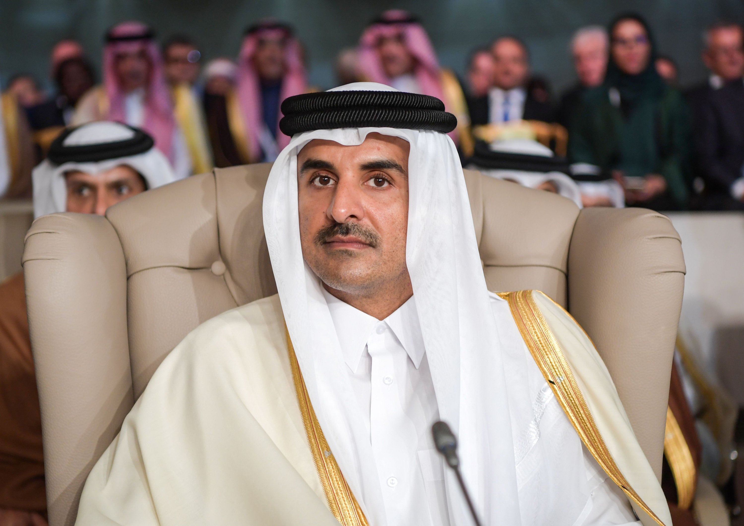 Qatari Emir Sheikh Tamim invited to Gulf summit amid diplomatic row | Daily  Sabah