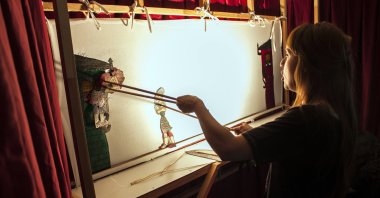 YEE London put on performances of Karagöz and Hacivat traditional Turkish shadow play in many U.K. primary schools and institutions in English and Turkish. (Courtesy of YEE)