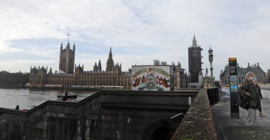 A souvenir shop opposite the Parliament during the debate in the House of Commons on the EU (Future Relationship) Bill in London, U.K., Dec. 30, 2020. (AP Photo)