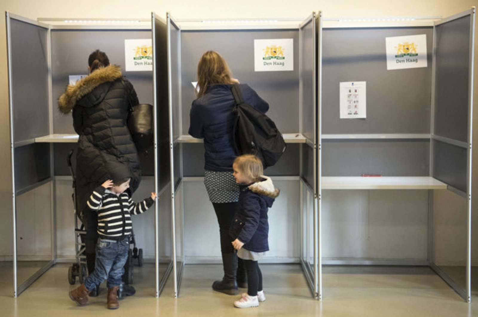 Children play as their mothers cast their votes in the Dutch general election, in The Hague, Netherlands, March 15, 2017. (Getty Images)