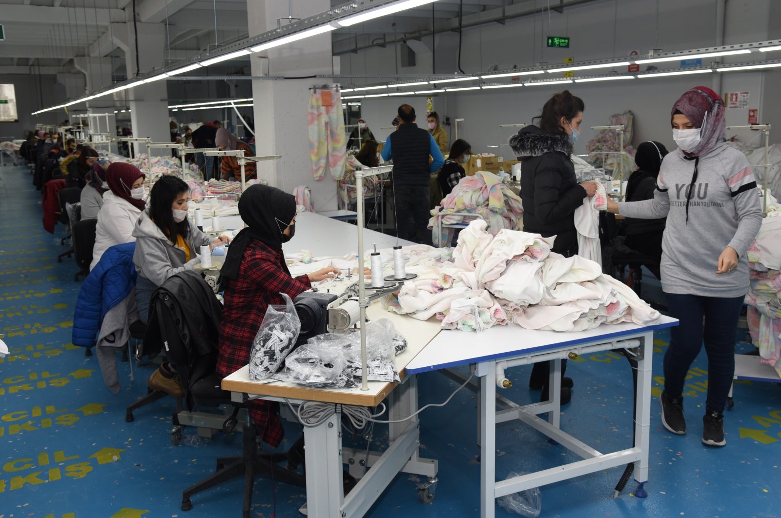 Employees at a textile factory, Afyonkarahisar, western Turkey, Dec. 23, 2020. (IHA Photo)