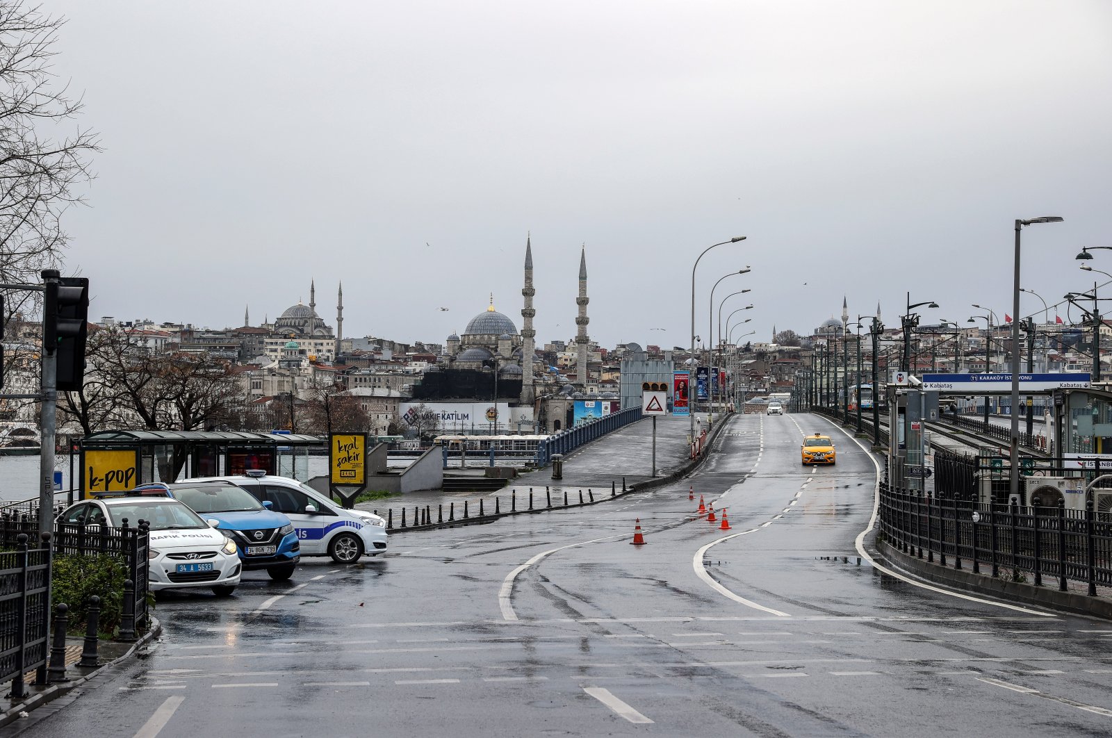 An empty Galata Bridge is seen from Istanbul's Karaköy neighborhood during the 4-day lockdown in effect throughout Turkey, on Jan. 01, 2020. (AA Photo)