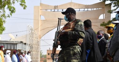 A Nigerien soldier stands guard as Niger's outgoing President Mahamadou Issoufou arrives at a polling station during Niger's presidential and legislative elections in Niamey, Dec. 27, 2020. (AFP Photo)