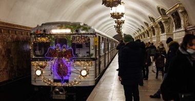 A metro train decorated with Christmas lights arrives at Belorusskaya metro station in Moscow on Dec. 25, 2020. (AFP Photo)