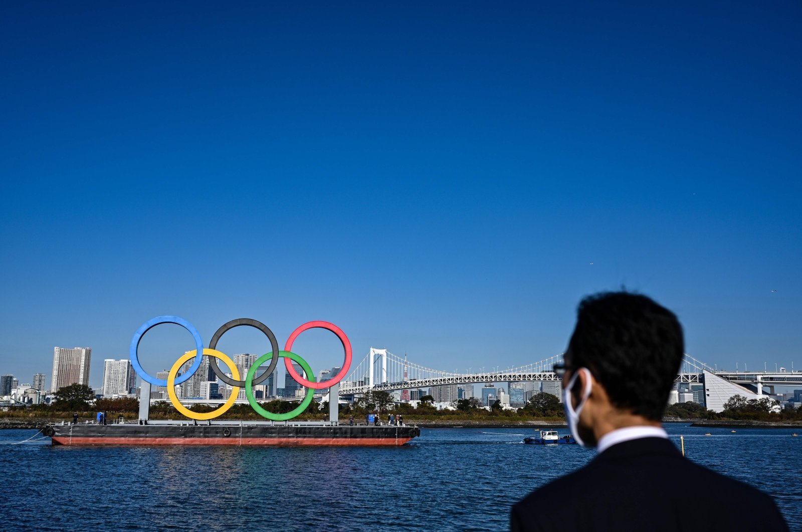 The Olympic rings are reinstalled at the waterfront, in Tokyo, Japan, Dec. 1, 2020. (AFP PHOTO) 