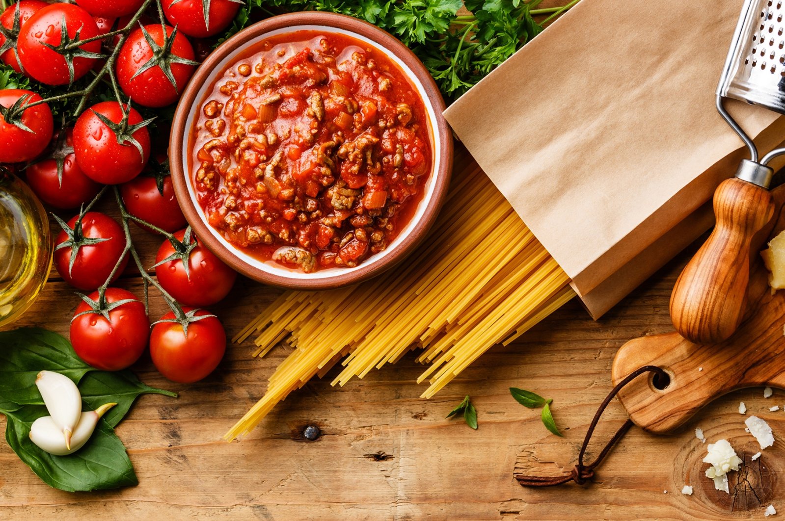 With a bit of garlic, tomato and parmesan, you can turn your spaghetti into a truly delicious dish. (Shutterstock Photo)
