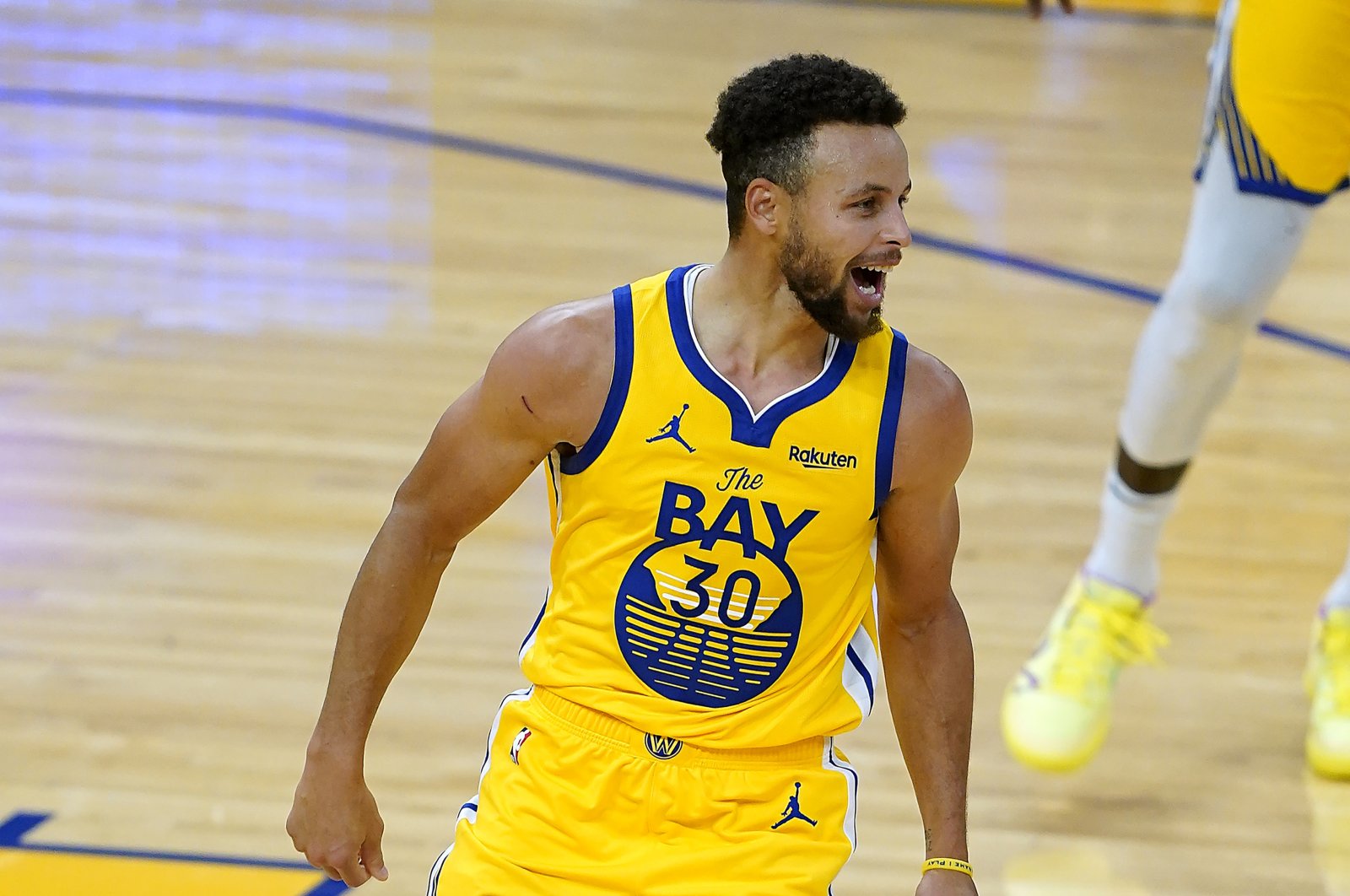 Stephen Curry lifts Warriors past Blazers with career-high ...