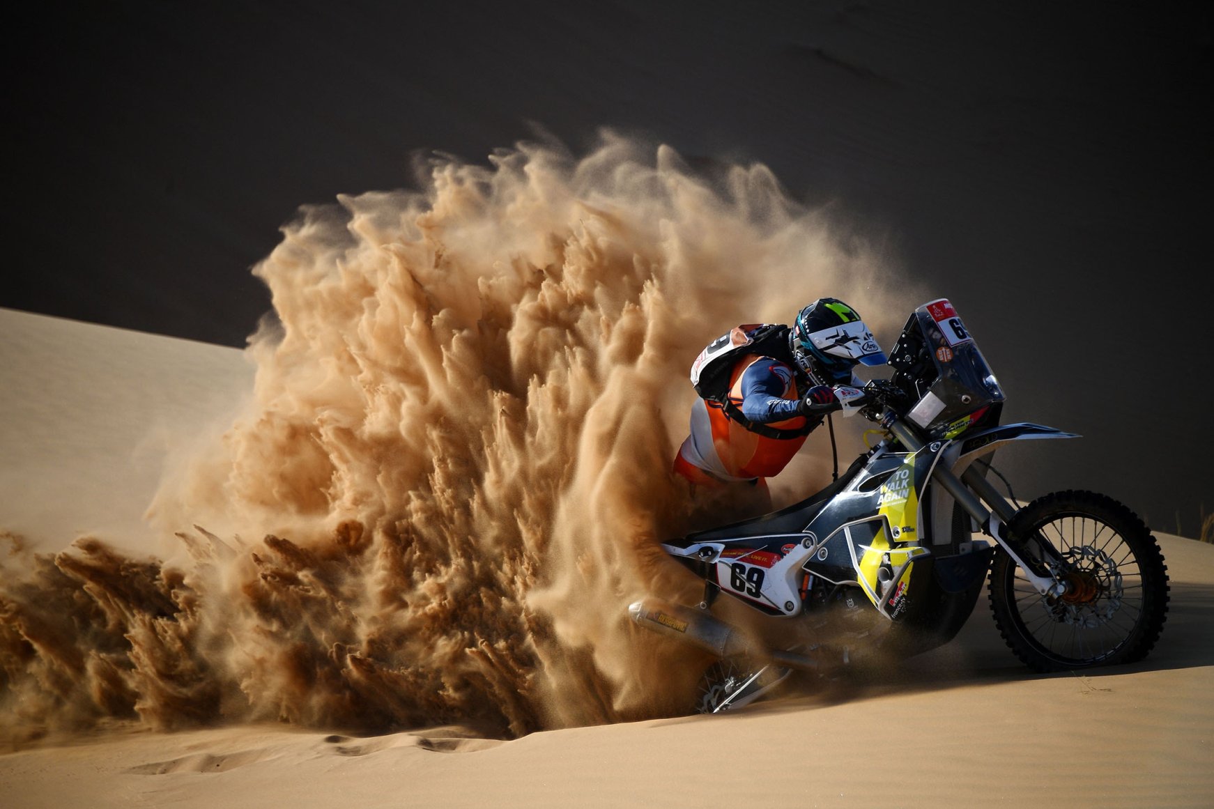 Sand, heat and roaring engines: Stage 2 of Dakar Rally | Daily Sabah