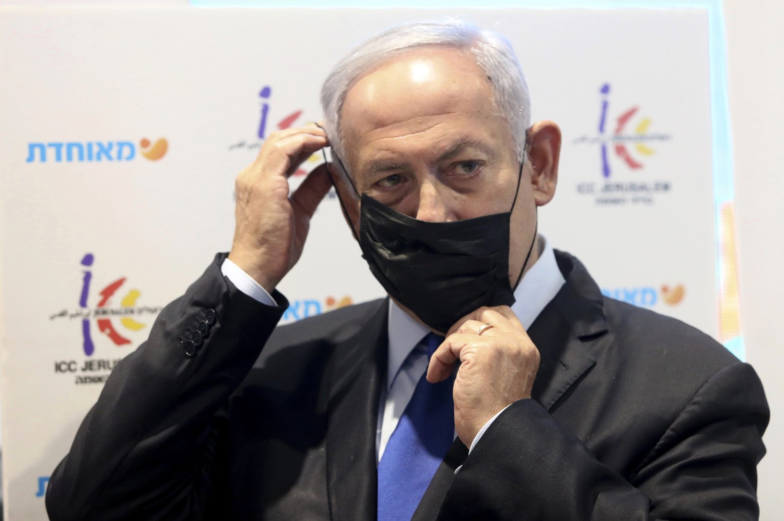 Israeli Prime Minister Benjamin Netanyahu visits an anti-coronavirus vaccination facility in Jerusalem, Jan. 6, 2021. (AP Photo)