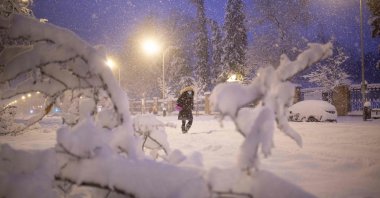 A woman walks amid heavy snowfall in Madrid, Jan. 9, 2021. (AFP Photo)