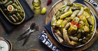When in doubt, stuffed vine leaves or vegetables such as peppers and zucchini make for a great lunch. (Shutterstock Photo)
