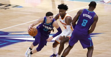 Charlotte Hornets' LaMelo Ball drives to the basket against Atlanta Hawks' Cam Reddish during an NBA game at the Spectrum Center in Charlotte, North Carolina, U.S., Jan. 9, 2021. (AFP Photo)
