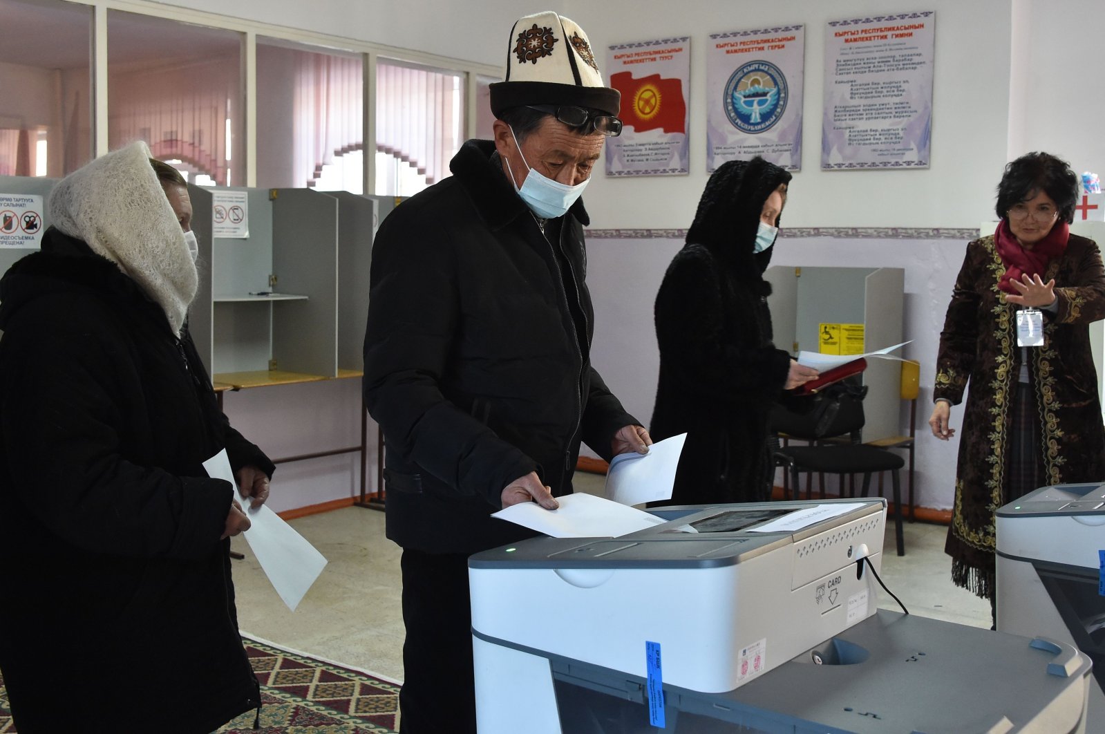 People vote during Kyrgyzstan's presidential election and a referendum on the government's system in the village of Koy-Tash outside Bishkek, Jan. 10, 2021. (AFP Photo)