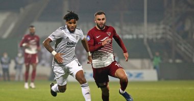 Beşiktaş's Valentin Rosier (L) and Hatayspor's Selim Ilgaz compete for the ball during a Süper Lig match in Hatay, Turkey, Jan. 10, 2021. (AA Photo)