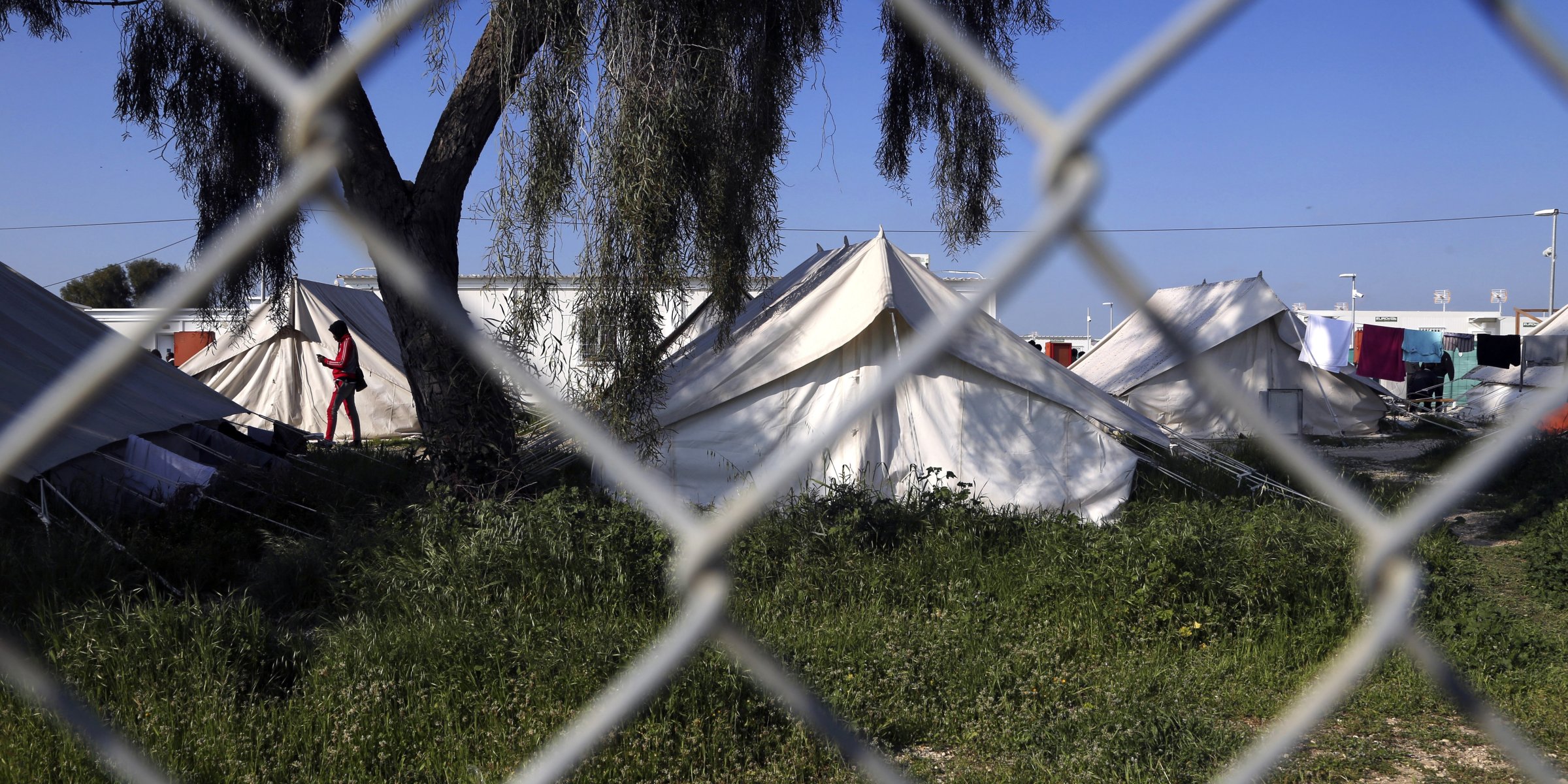 35 μετανάστες τραυματίστηκαν σε μαζική φιλονικία σε στρατόπεδο στην ελληνική Κύπρο