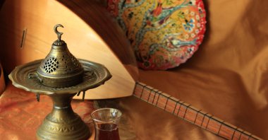 The Turkish instrument bağlama plays an important role in Sivas's traditional music and aşık tradition. (Shutterstock Photo)