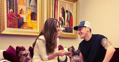 Turkish football player Mesut Özil shared a photograph of himself with his wife enjoying Turkish coffee in their London home, Jan. 10, 2021. (Twitter Photo/Mesut Özil)