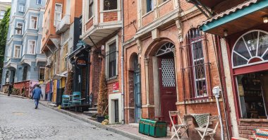 Streets are lined with stores and restaurants in the old quarter of Balat in Istanbul's Fatih district, Oct. 3, 2018. (Shutterstock Photo)