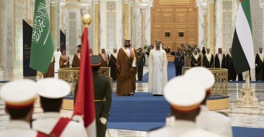 Saudi Crown Prince Mohammed bin Salman (center L) attends a ceremony with Abu Dhabi Crown Prince Mohammed bin Zayed (center R) in Abu Dhabi, the United Arab Emirates, Nov. 27, 2019. (AP Photo)