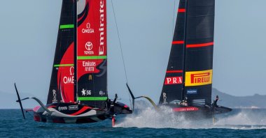Luna Rossa Prada Pirelli (R) competes against Emirates Team New Zealand on practice racing day, in Auckland, New Zealand, Dec. 15, 2020. (AFP Photo)