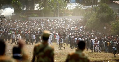 Protestors run from tear gas launched by security personnel during the Irecha, the thanksgiving festival of the Oromo people in Bishoftu town of Oromia region, Ethiopia, Oct. 2, 2016. (Reuters Photo)