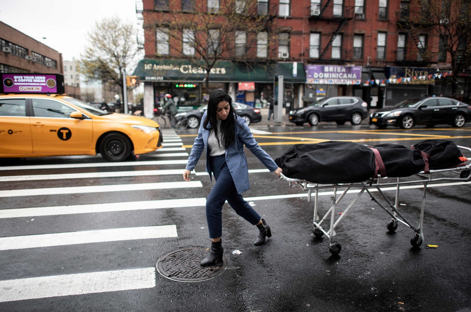 Alisha Narvaez Manager at International Funeral & Cremation Services transports a body to the funeral home in the Harlem neighborhood of New York City, New York, U.S., April 24, 2020. (AFP Photo)