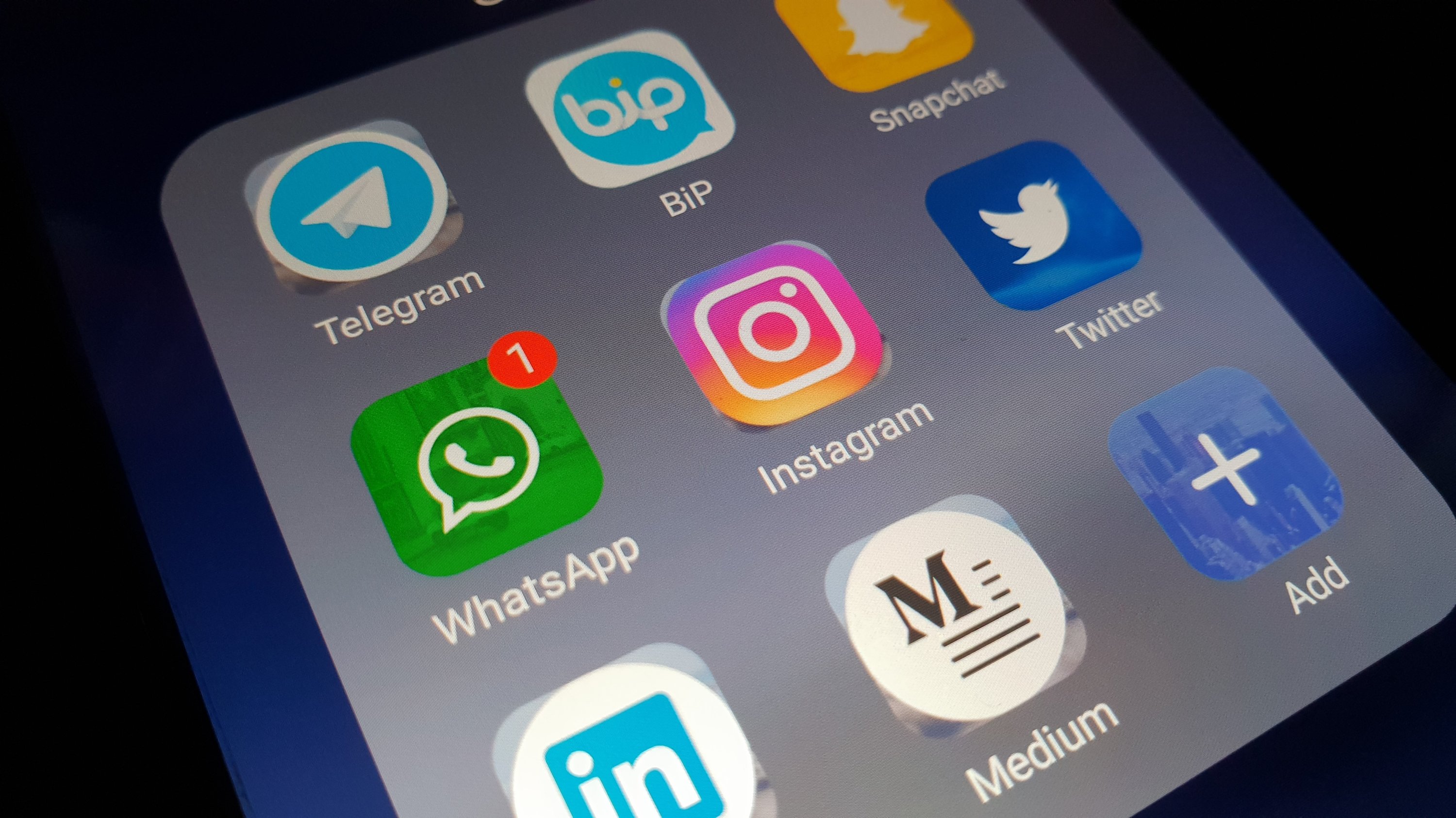 Social media icons 2024: Kết nối với bạn bè và gia đình tại mọi nơi! Năm 2024, biểu tượng mạng xã hội sẽ được cập nhật liên tục để mang lại trải nghiệm tốt hơn cho người dùng. Khám phá hình ảnh liên quan để tìm hiểu thêm về những thay đổi đang diễn ra.