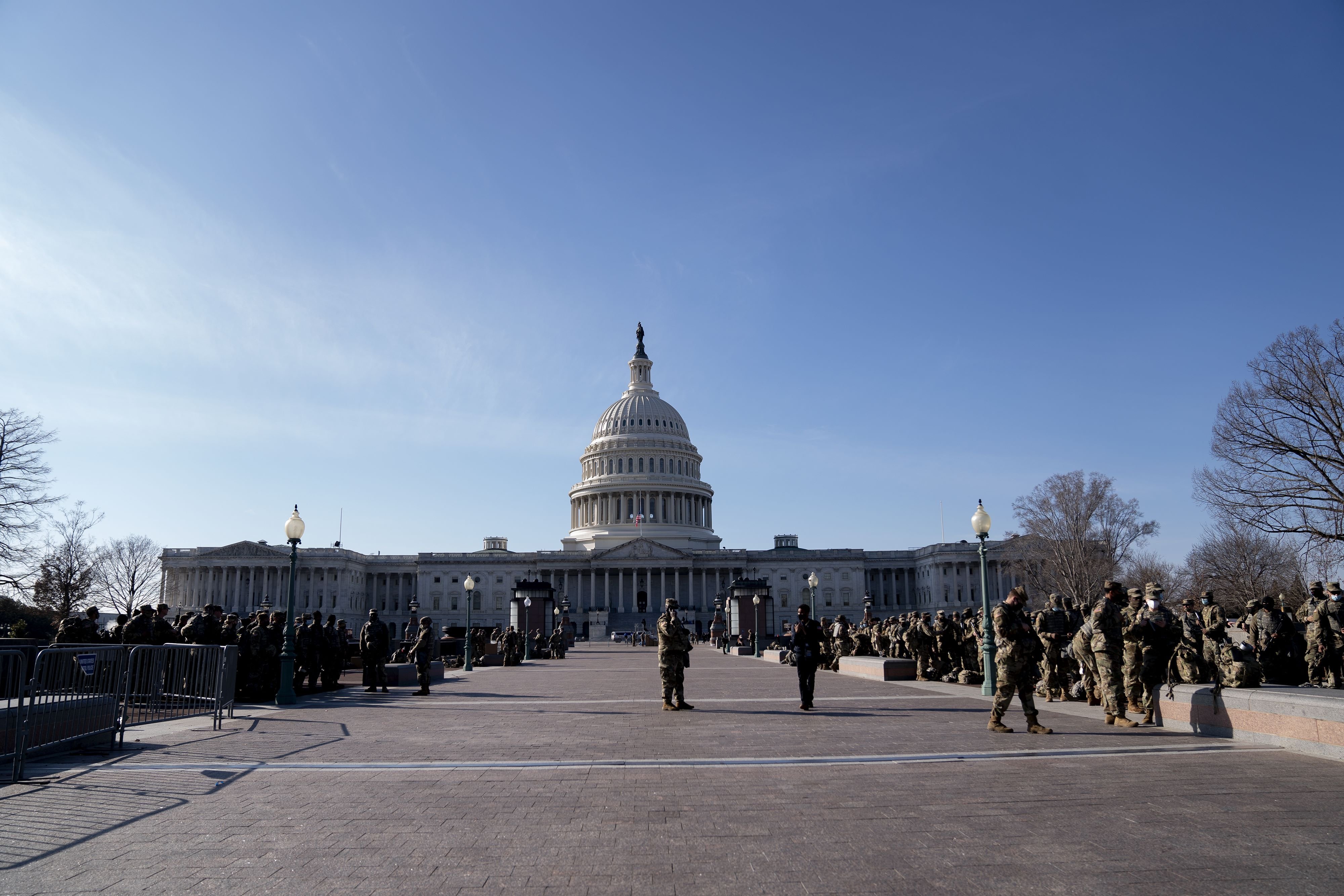 Members of the National Guard gather outside the U.S. Capitol in Washington, D.C., Jan. 14, 2021. (AFP Photo)