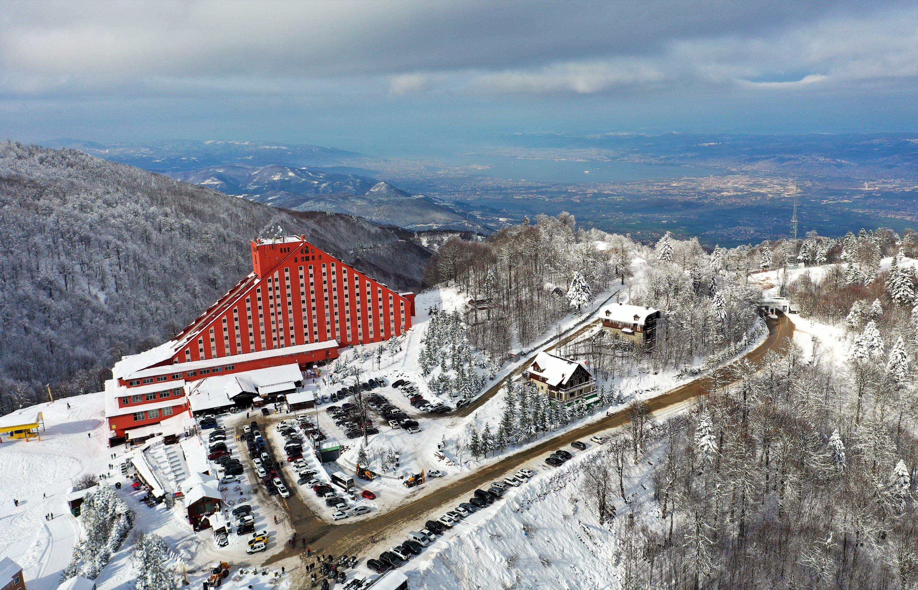  This aerial photo shows the Kartepe resort with Lake Sapanca in the background, in Kocaeli, northwestern Turkey, on Jan. 16, 2021. (AA Photo)