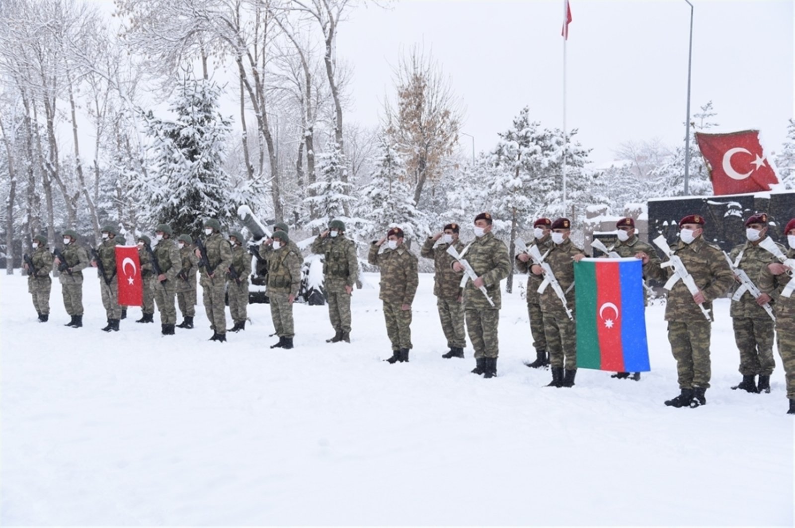 Azerbaijan hosts joint drills with Turkey near Armenia –