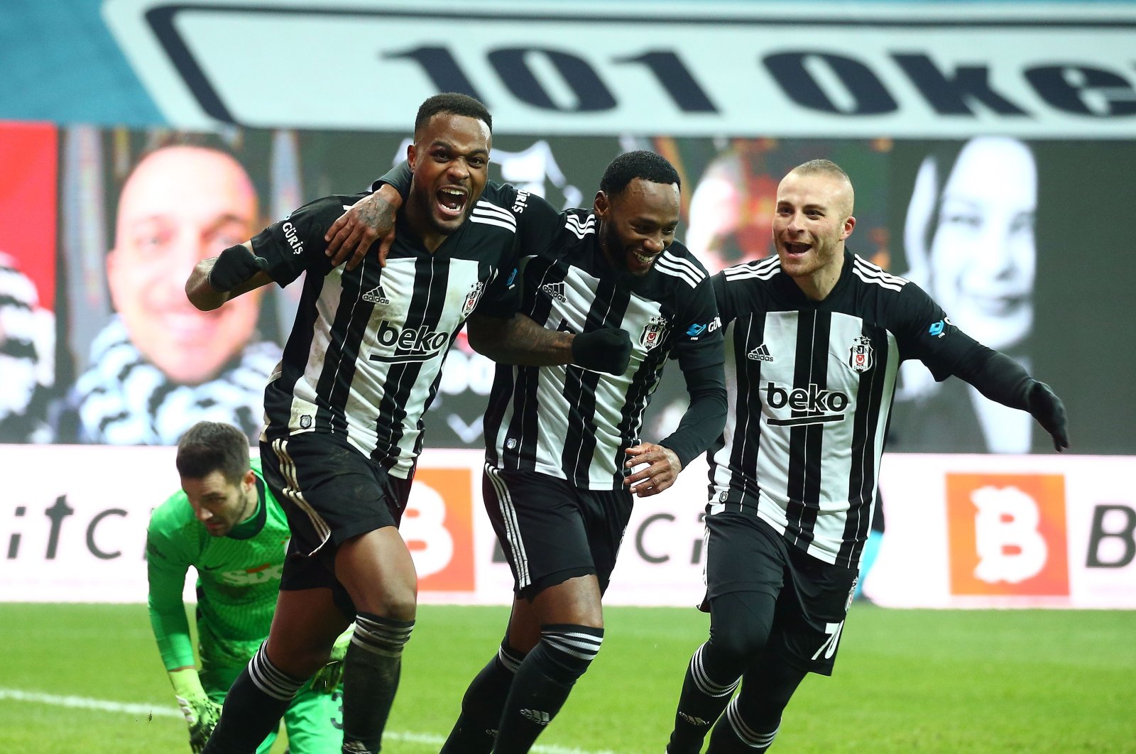 Beşiktaş players celebrate after winning 2-0 against Galatasaray in Vodafone Arena in Istanbul, Turkey, Jan. 17, 2020. (IHA Photo)