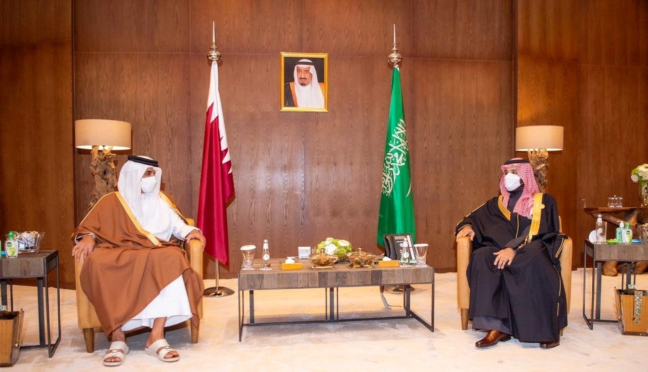 Saudi Crown Prince Mohammed bin Salman (right) meets Qatar's Emir Sheikh Tamim bin Hamad Al Thani during the Gulf Cooperation Council's (GCC) summit, Al-Ula, Saudi Arabia, Jan. 5, 2021. (Reuters Photo)