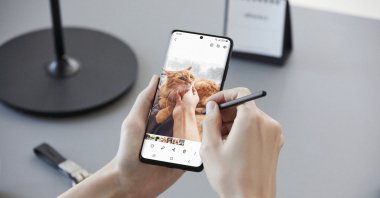 This photo provided by Samsung shows the Galaxy S21 Ultra. (Samsung via AP)