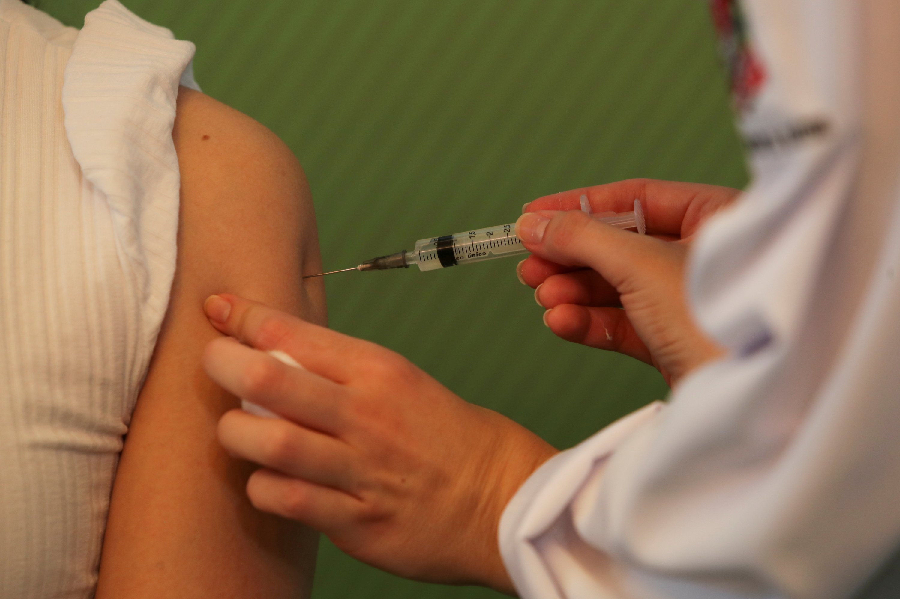 A nurse receives a dose of the Sinovac's COVID-19 vaccine at Hospital das Clinicas in Sao Paulo, Brazil, Jan. 17, 2021. (REUTERS Photo)