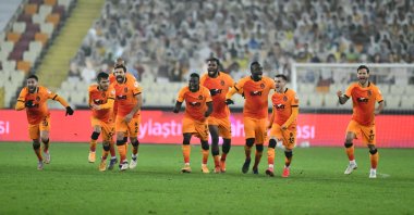 Galatasaray footballers celebrate after reaching the Ziraat Turkish Cup quarterfinals after defeating Yeni Malatyaspor, Malatya, eastern Turkey, Jan. 12, 2020. (AA Photo)