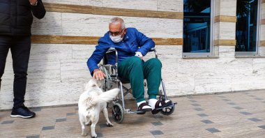 Cemal Şentürk with his dog Boncuk at the hospital in Trabzon, northern Turkey, Jan. 19, 2021. (DHA Photo)