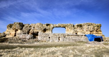 The Assyrian castle and a tent leading to the underground tunnels in the Eğil district of Diyarbakır province, southeastern Turkey, Jan. 18, 2021. (AA Photo)