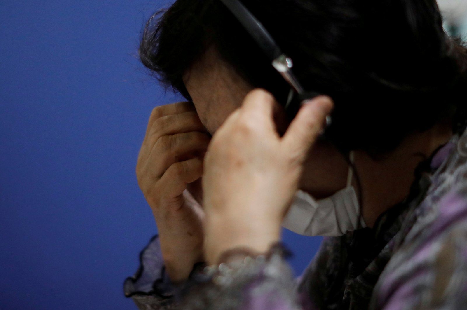 A volunteer responds to an incoming call at the Tokyo Befrienders call center, Tokyo's suicide hotline center, during the spread of the coronavirus disease, in Tokyo, Japan, May 26, 2020. (Reuters Photo)