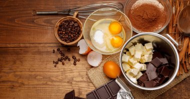 A no-fuss chocolate cake is the easiest and tastiest way to please almost everyone. (Shutterstock Photo)
