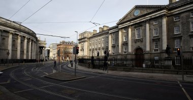 Empty streets are seen outside Trinity College during the government's lockdown restrictions, amid the spread of the coronavirus pandemic, in the city centre of Dublin, Ireland, Jan. 23, 2021. REUTERS/Clodagh Kilcoyne
