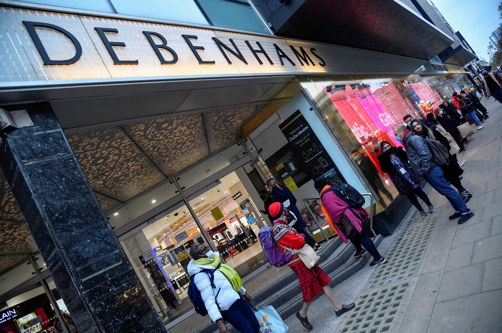 Shoppers queue to enter a Debenhams store On Oxford Street as a second lockdown ends during the outbreak of COVID-19, London, Britain, Dec. 2, 2020. (Reuters Photo)