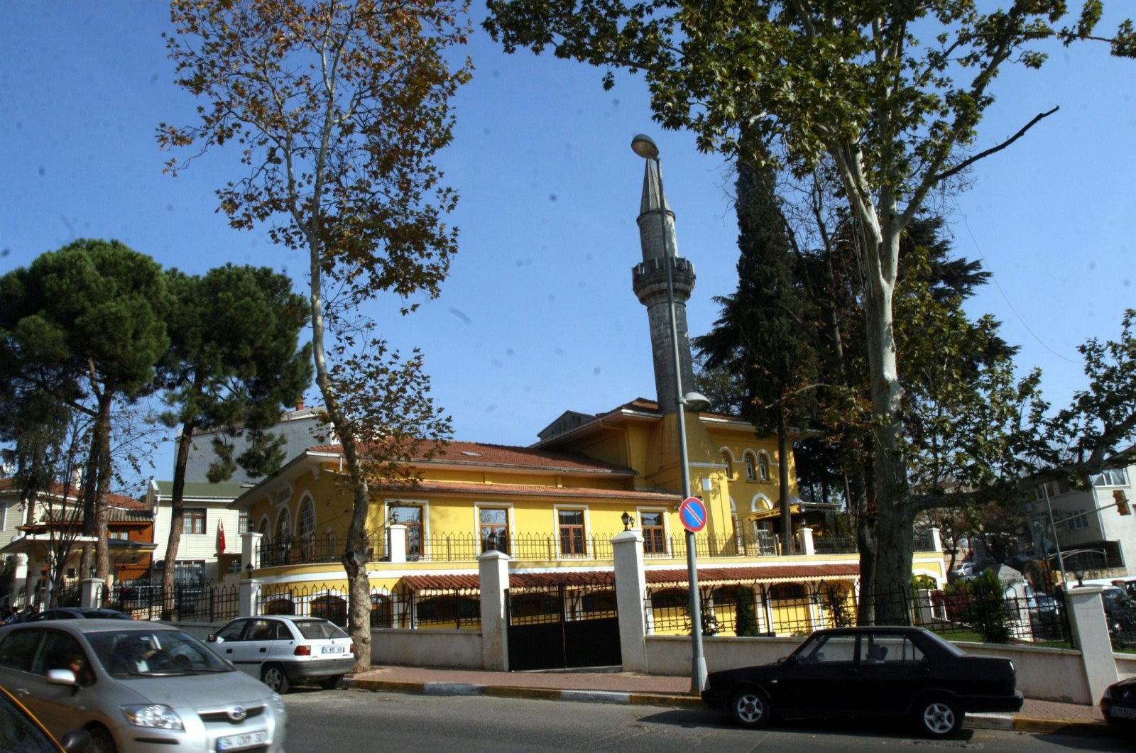 Abdullah Ağa Mosque in Kısıklı neighborhood of Istanbul's Üsküdar is seen in this file photo taken on Nov. 24, 2010. (Sabah Photo)