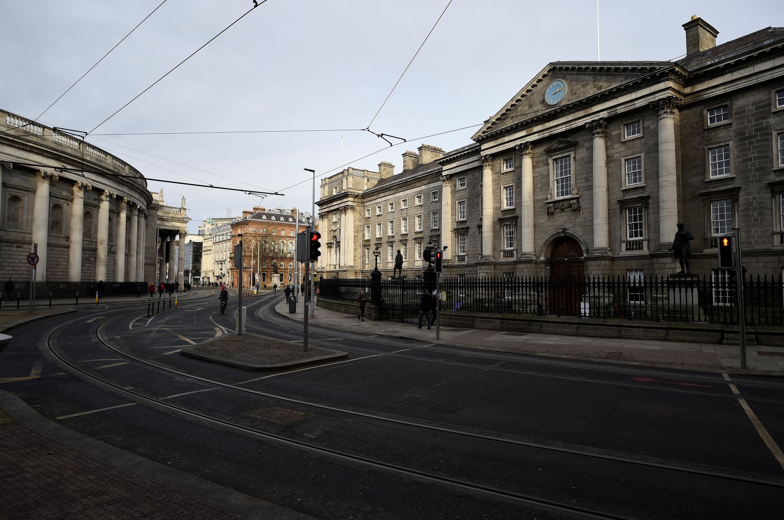 Empty streets are seen outside Trinity College during the government's lockdown restrictions, amid the spread of the coronavirus pandemic, in the city centre of Dublin, Ireland, Jan. 23, 2021. REUTERS/Clodagh Kilcoyne