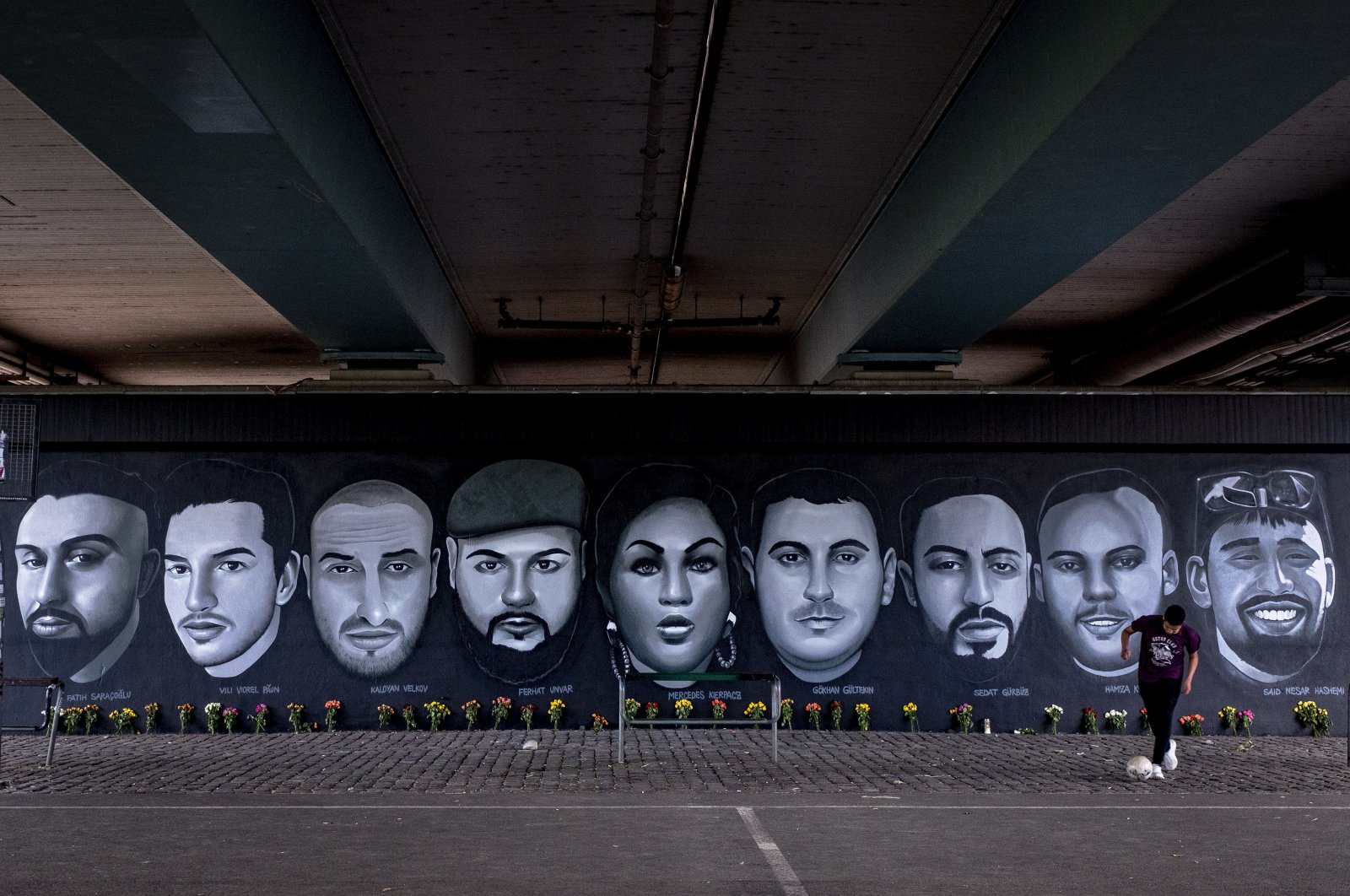 A graffiti shows the nine victims of the Hanau attack, in Frankfurt, Germany, June 20, 2020. (AP PHOTO)