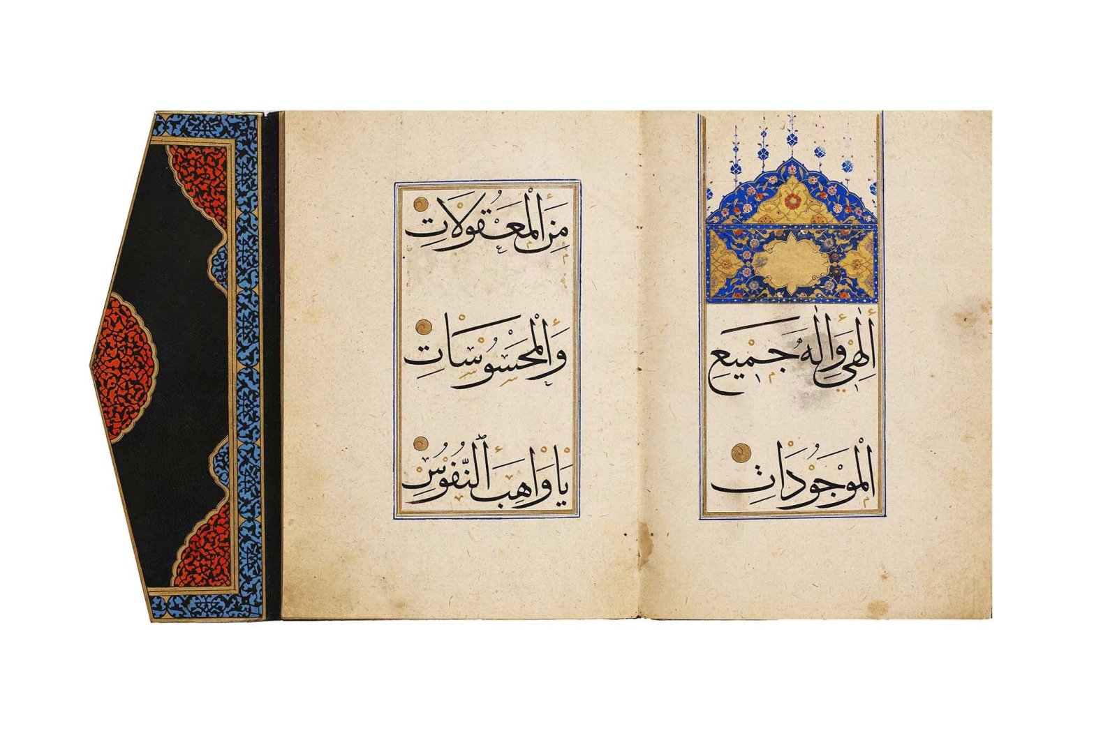 An anthology of prayers featuring muhaqqaq and reqa scripts by Sheikh Hamdullah. (Courtesy of Sakıp Sabancı Museum)