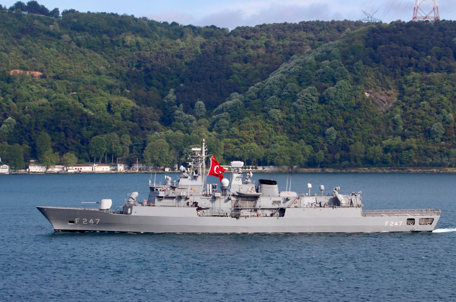 Turkish Navy frigate TCG Kemal Reis (F-247) is pictured in the Bosphorus strait in Istanbul, Turkey May 13, 2019. (Reuters File Photo)
