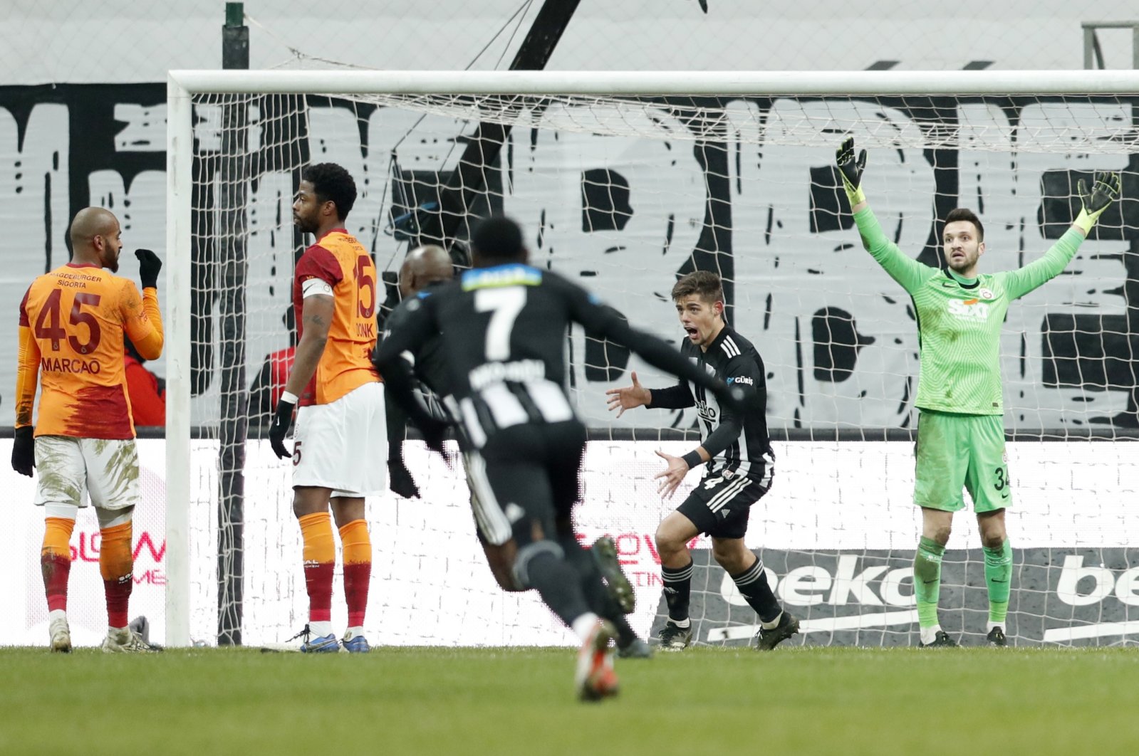 Beşiktaş players celebrate their first goal against Galatasaray scored by Souza at Vodafone Park, Istanbul, Turkey, Jan. 17, 2021. (Reuters Photo)