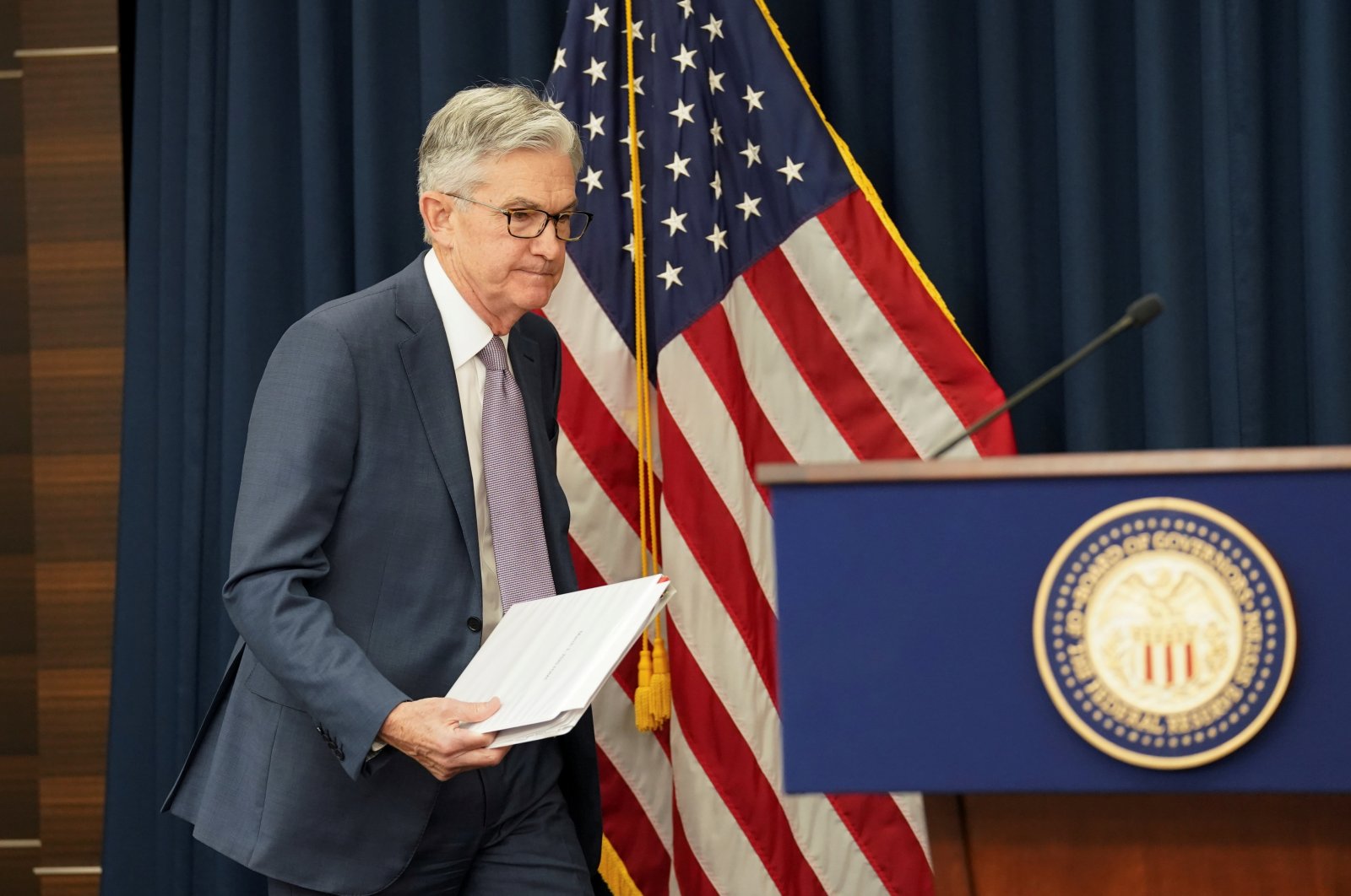 U.S. Federal Reserve Chairman Jerome Powell arrives to speak to reporters after the Federal Reserve cut interest rates in an emergency move designed to shield the world's largest economy from the impact of the coronavirus, during a news conference in Washington, U.S., March 3, 2020. (Reuters Photo)