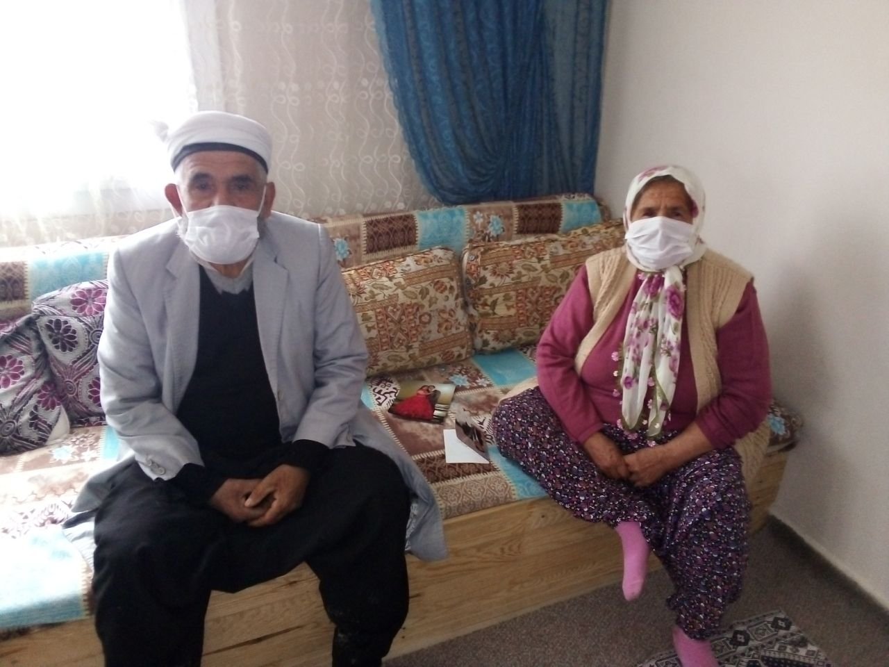 Mustafa Çalık (L) and Döndü Çalık, the parents of Turkish worker Nurettin Çalık, who was arbitrarily detained by Haftar's forces in Sirte, Libya 11 months ago, Kahramanmaraş, Turkey, Jan. 28, 2021. (DHA Photo)